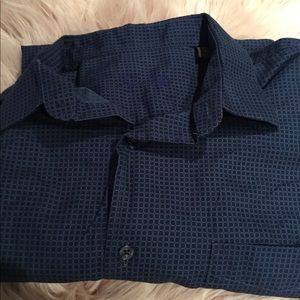 Men’s traditional long sleeve button down shirt